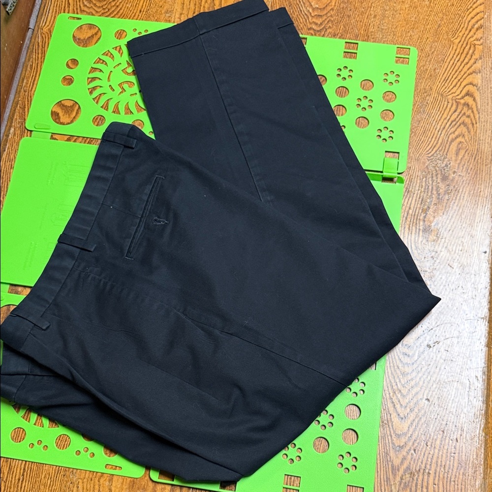 Men's Dockers Black Pants - Picture 3 of 5